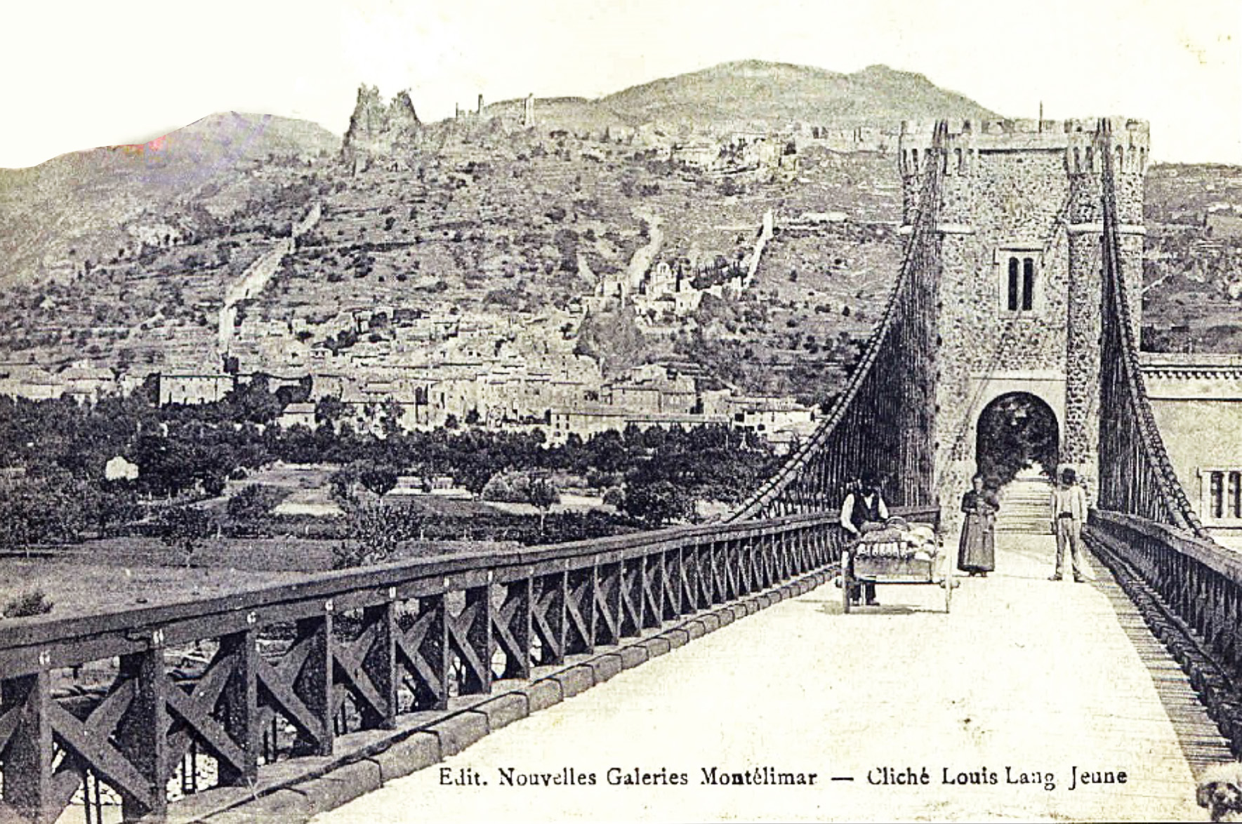 la passerelle de Rochemaure.jpg