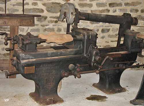 Musée du Clou saint cornier des landes.jpg