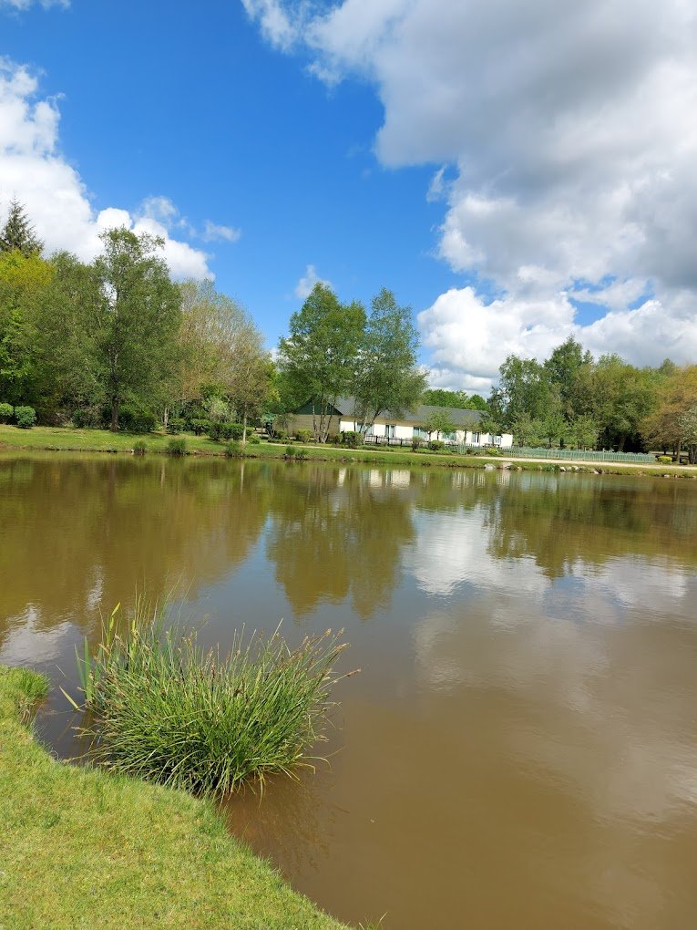 Location salle des fêtes Larchamp 61 Étang.jpg