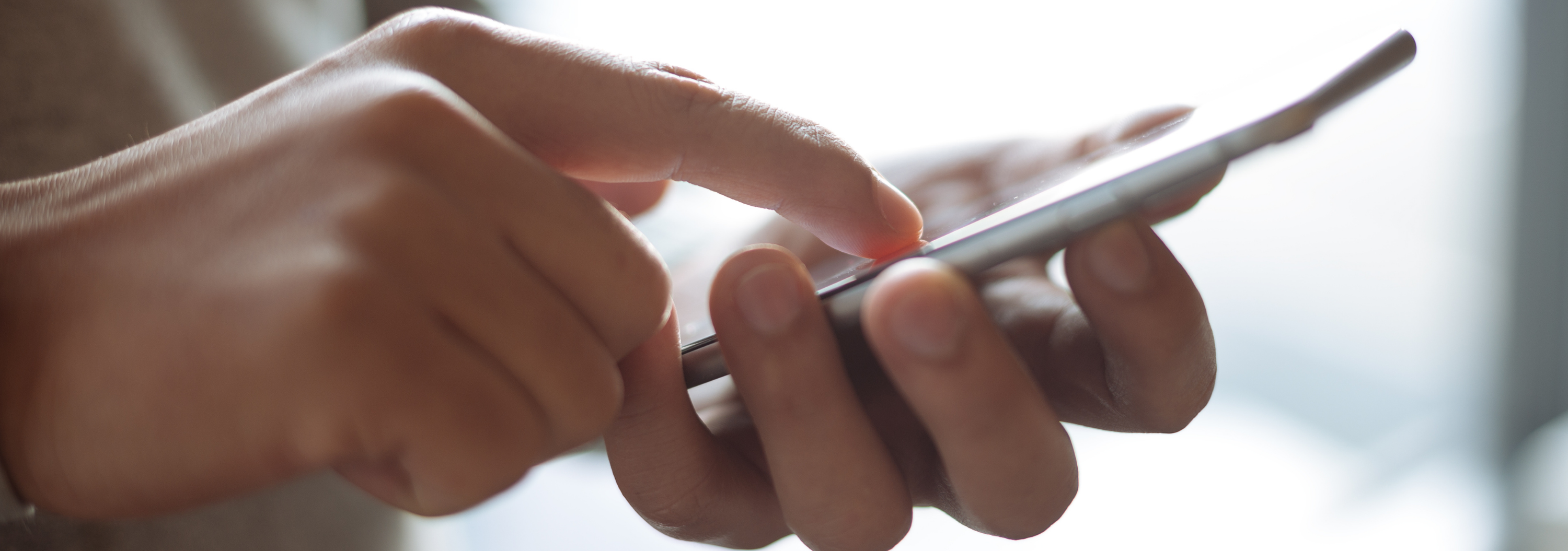 Bannière communication téléphonique fond blanc