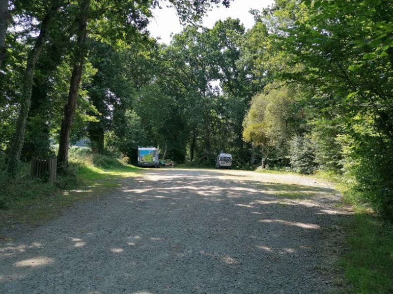 Aire de stationnement nuit Boju.jpg