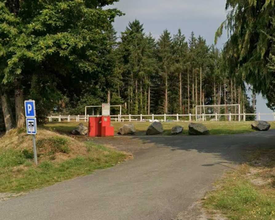 Aire accueil terrain de foot.png