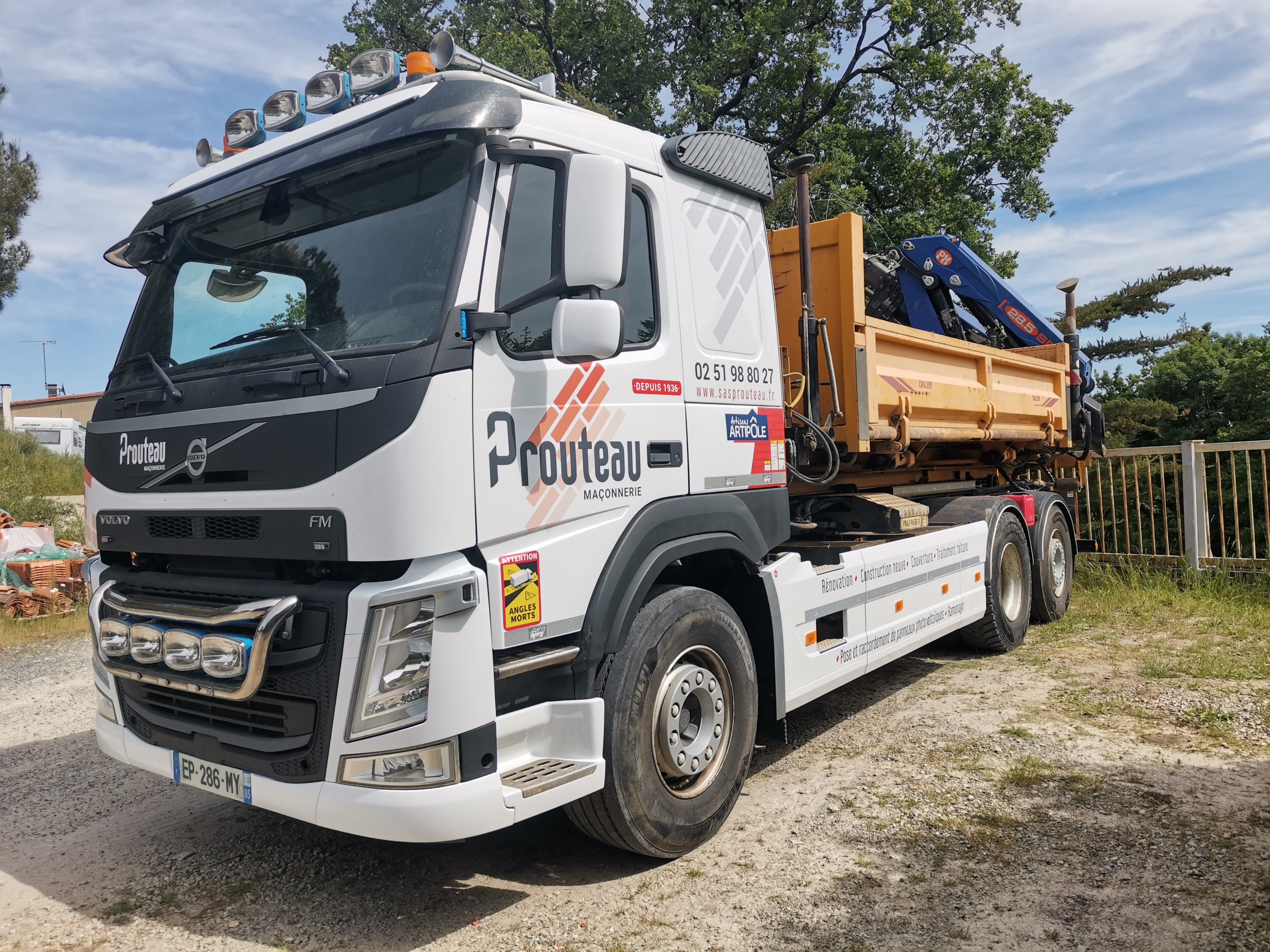 6x2 SAS PROUTEAU.jpg