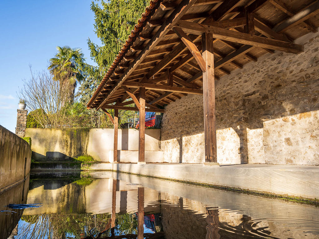 lavoir-de-la-guissiere-beaulieu-sous-la-roche-85-pcu-1.jpg