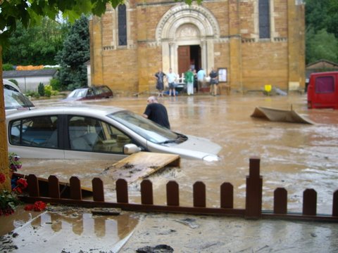 07 12.06.02 10 inondation_dans_le_Beaujolais_Le_6_Juillet_2010_036.jpg