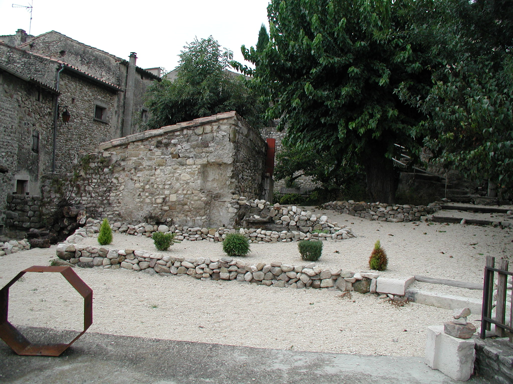 St Gervais Place du mûrier.jpg