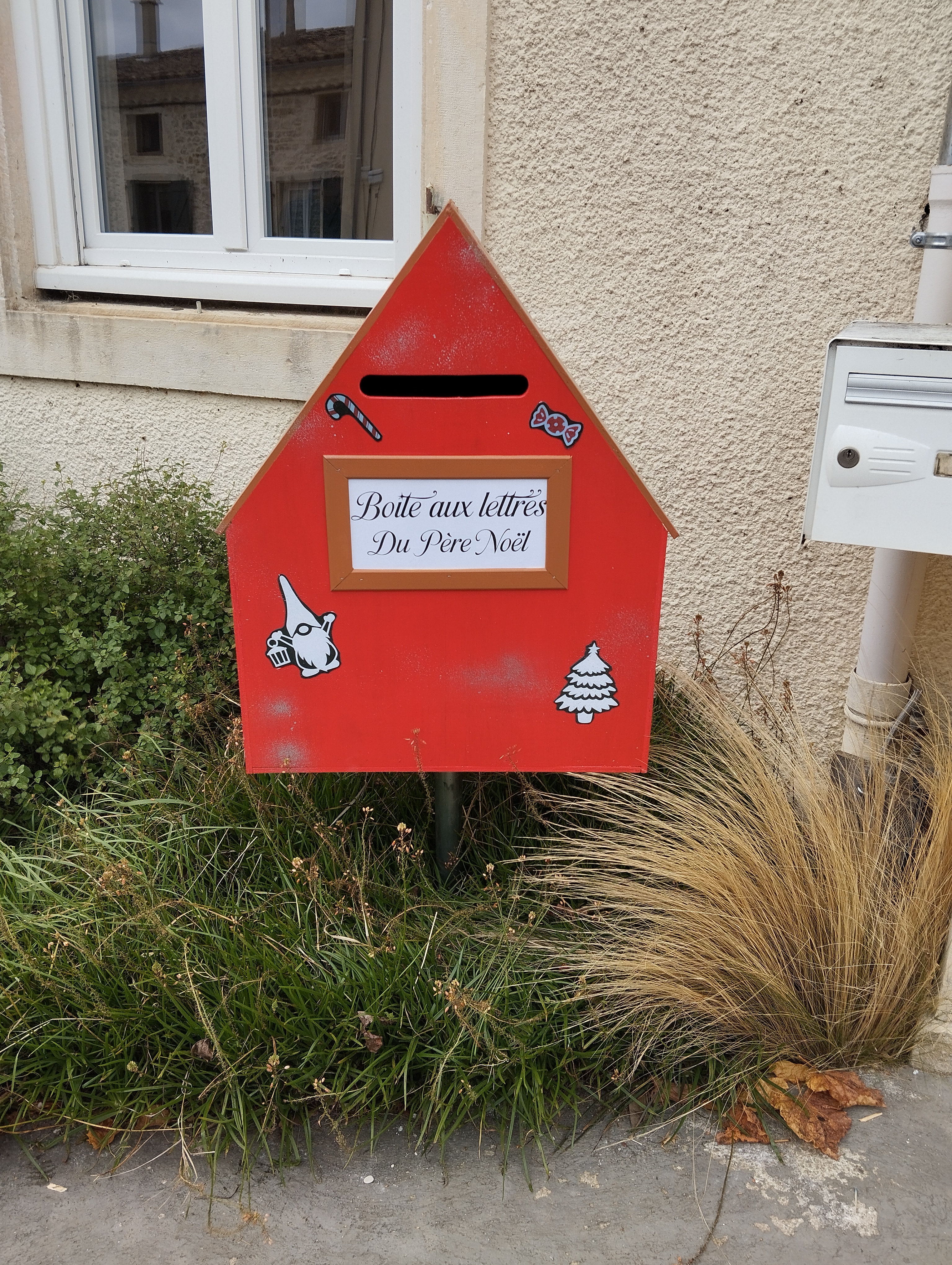 Boite aux lettres du Père noël dec 2024.jpg