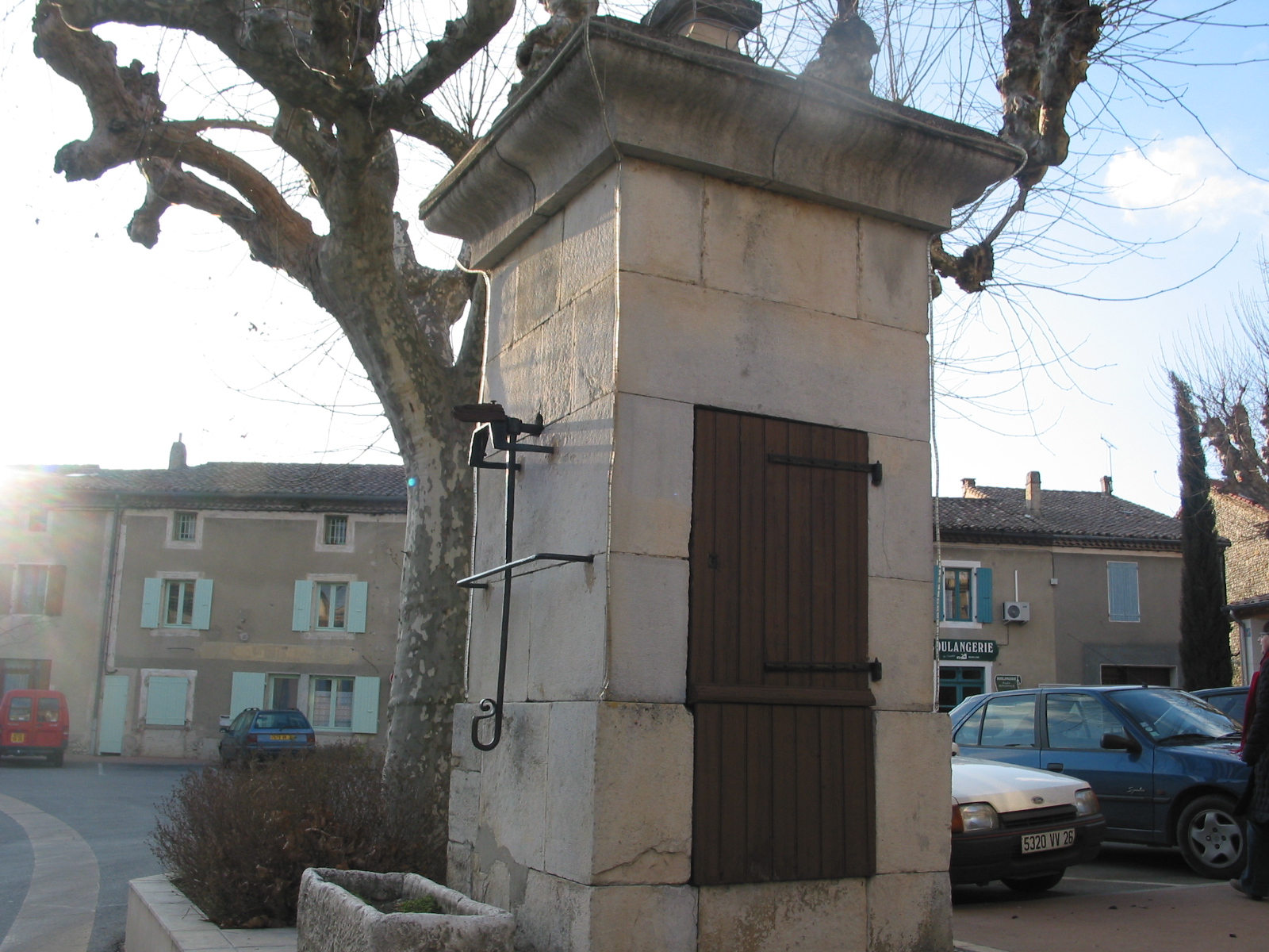 Fontaine Place de l_Hopital.jpg