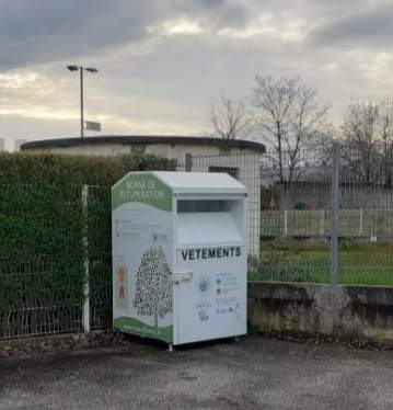 container vêtements.jpg