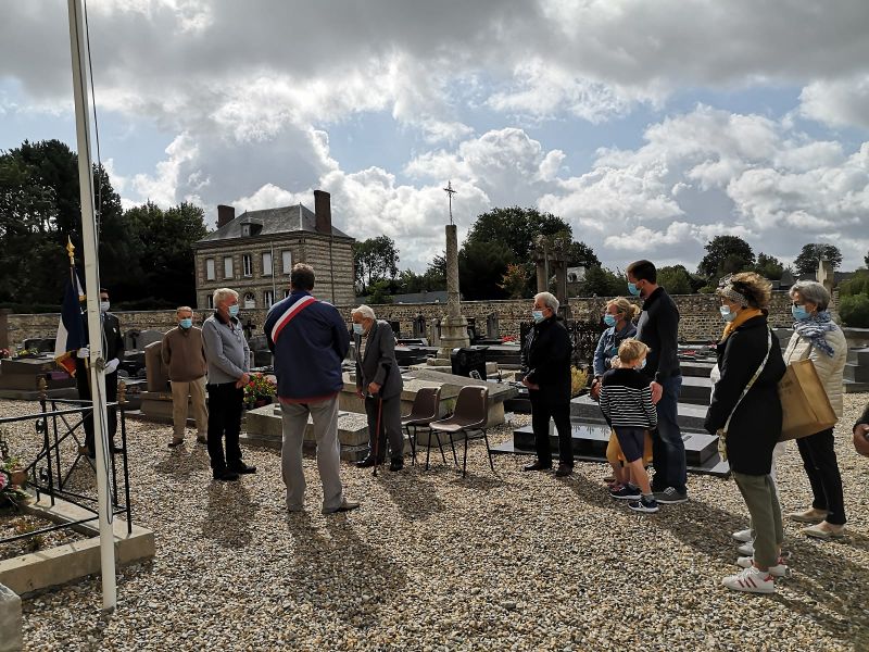 Monument fete du village.jpg