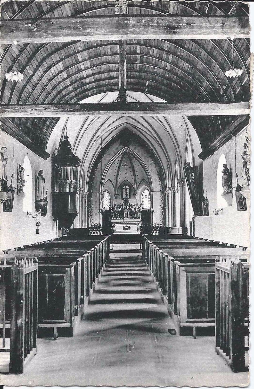 Manneville es plains - Interieur église.jpg