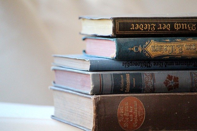 books-4305459_640.jpg