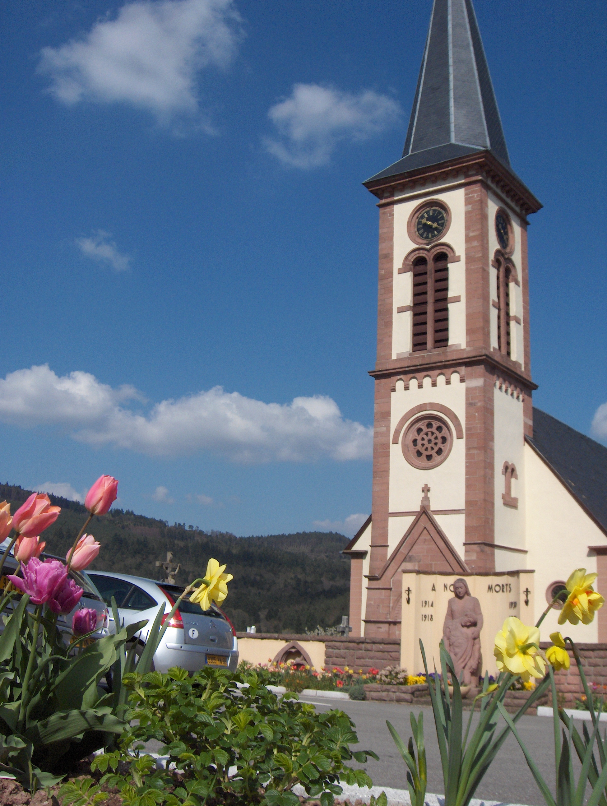 place de l_église fleurie _photo Pascal Bosshardt_.jpg