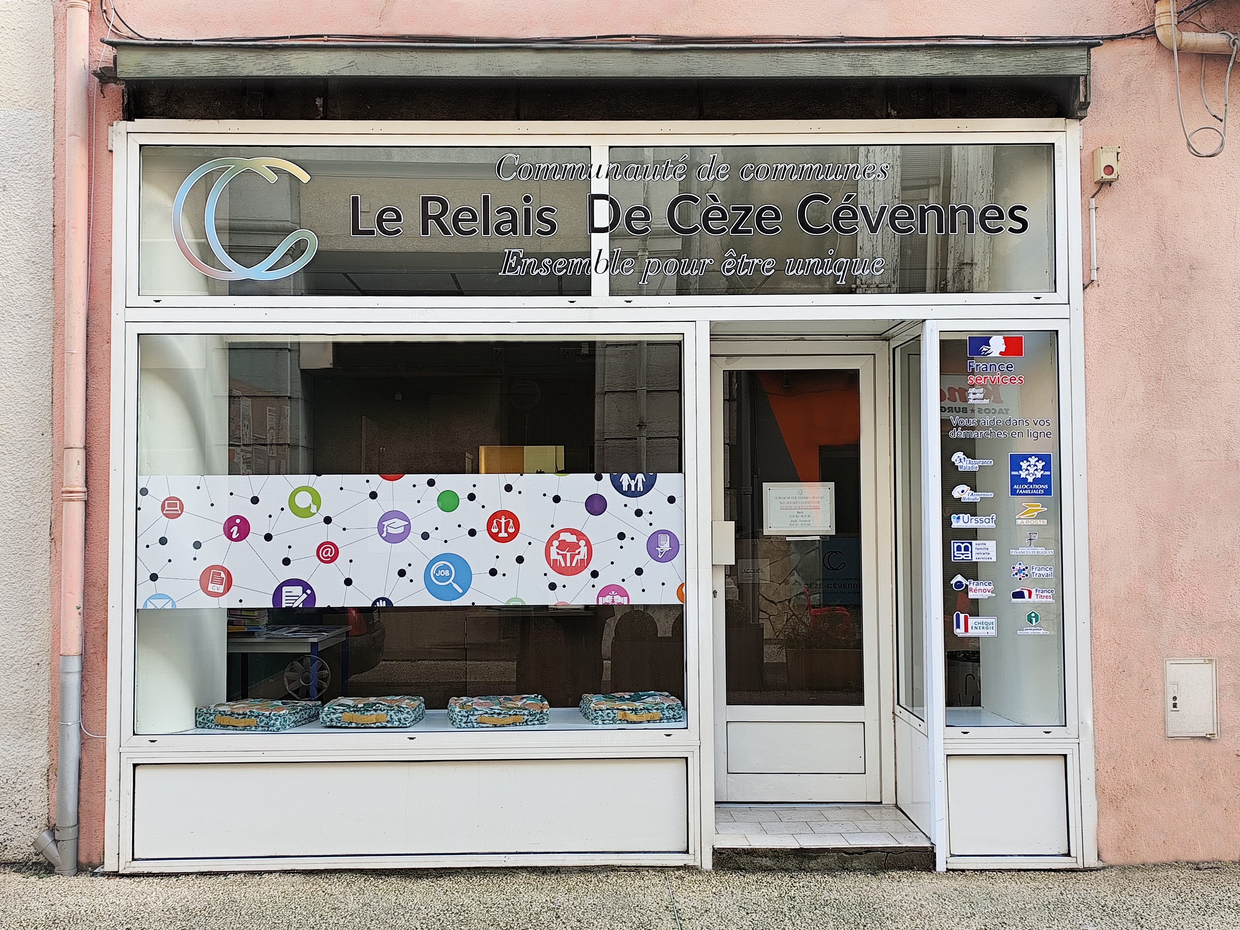 Façade Relais Emploi Bessèges 2026.jpg