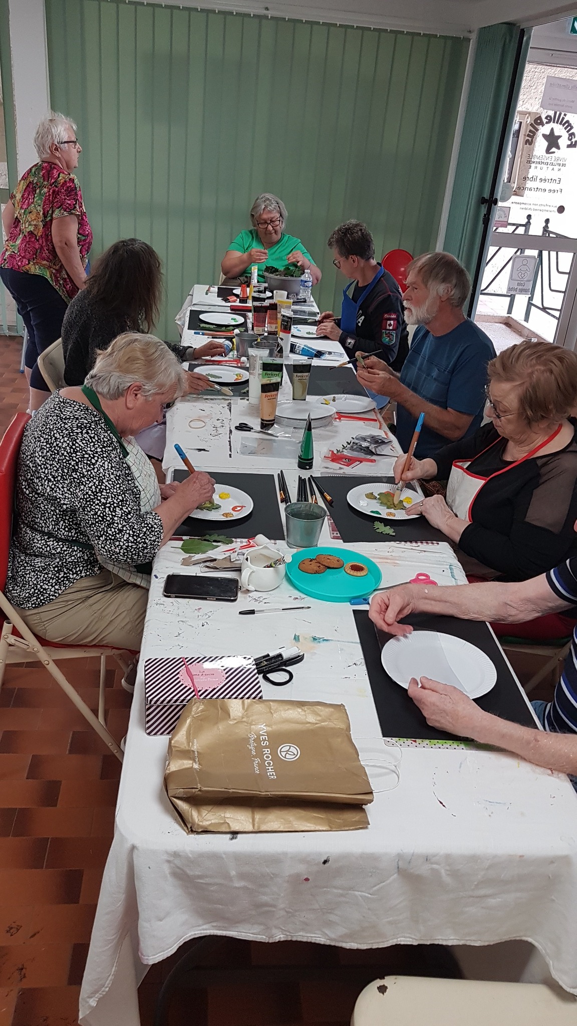 Atelier séniors empreinte végétale.jpg