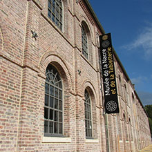 facade-du-musee-musee-de-la-nacre-et-de-la-tabletterie.jpg
