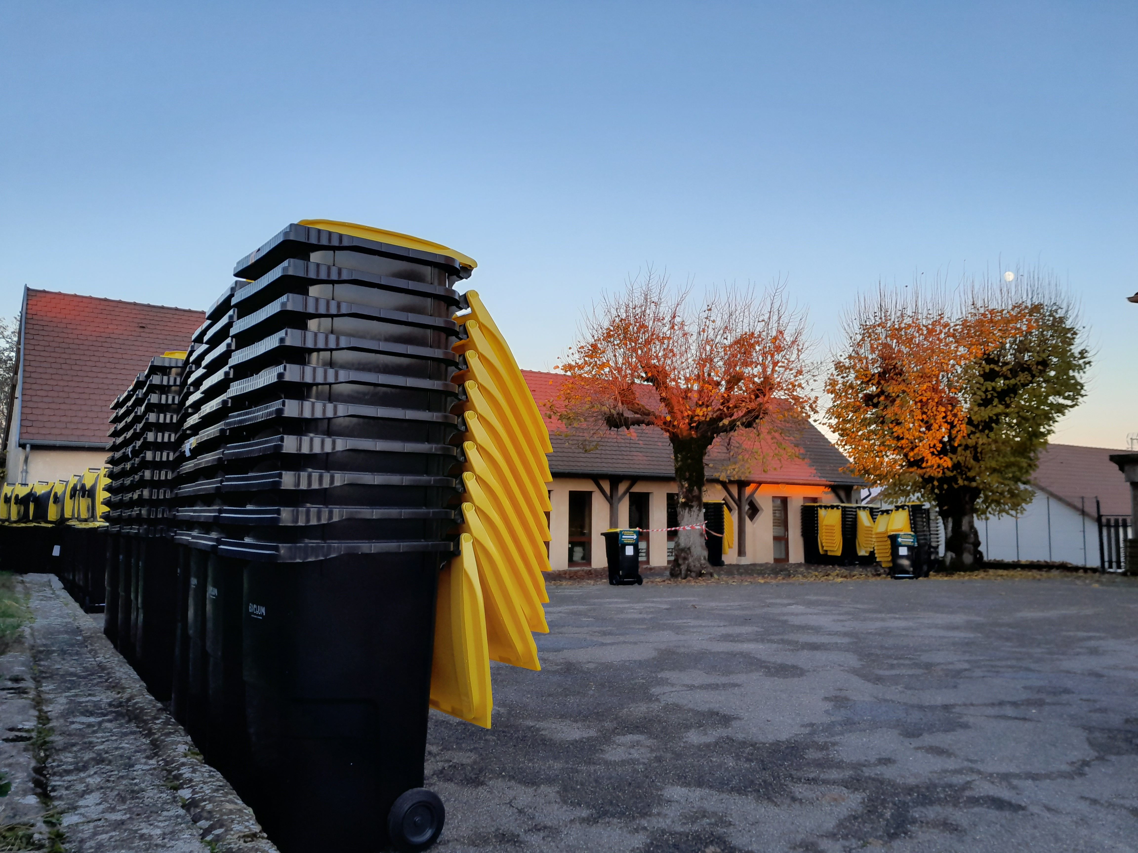 bacs_jaunes Courtenay.jpg
