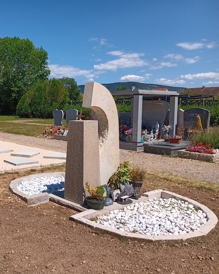 jardin du souvenir montalieu.jpg