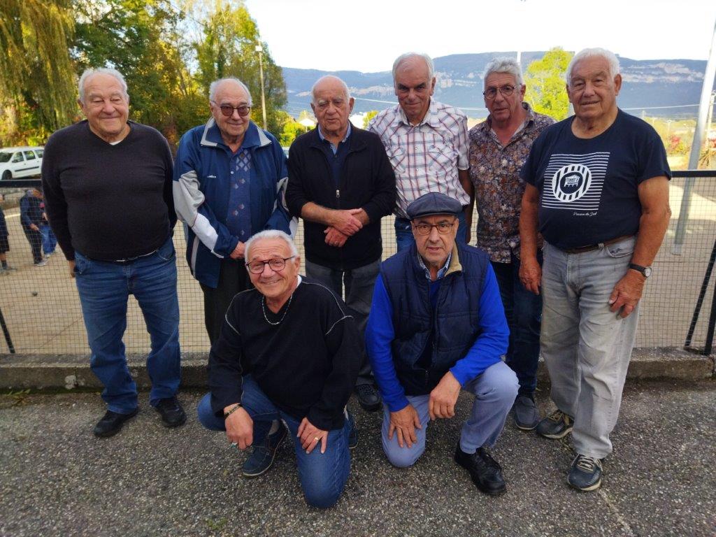 Amicale des Vercholands et Boule du Carillon - photo.jpg