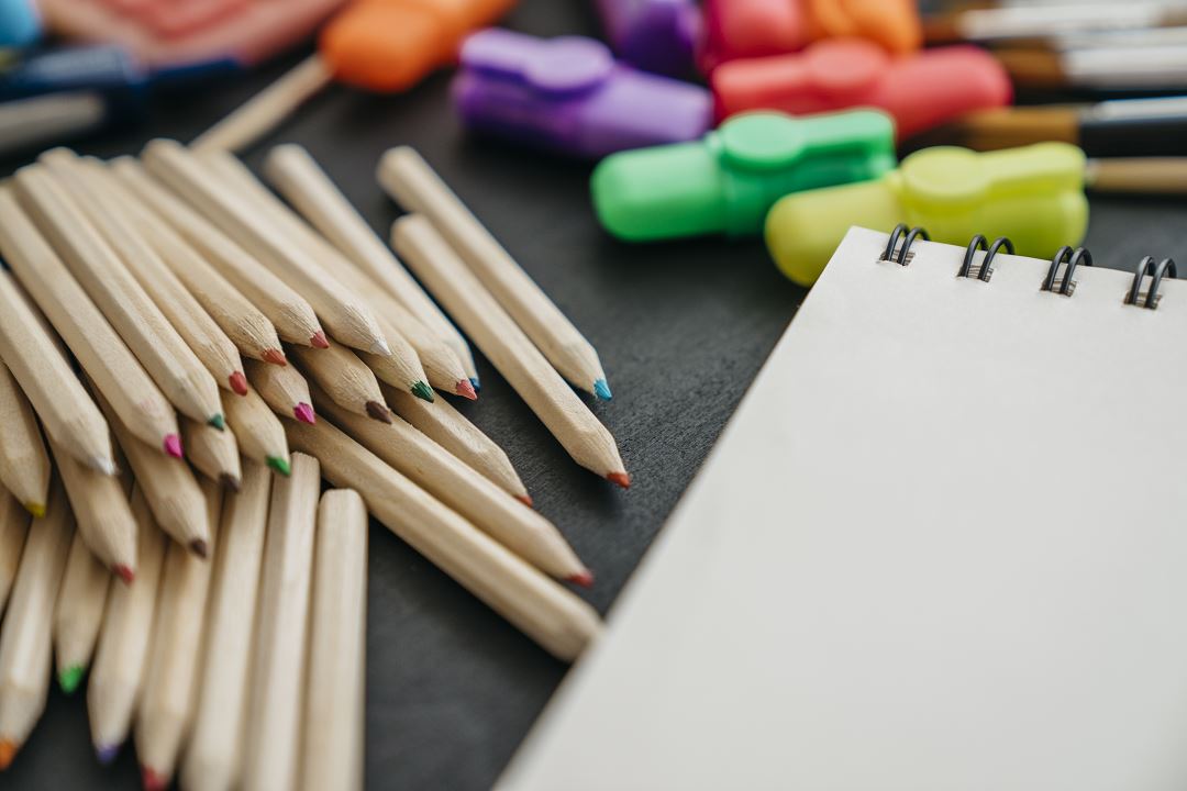 back-to-school-decoration-with-many-pencils-and-pens.jpg