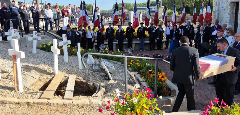 inhumation soldat paris carre militaire.jpg