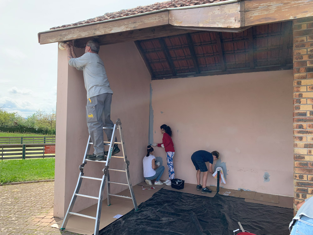 2023 Mai, CLJ démarrage rénovation abri bus_3_edited.jpg