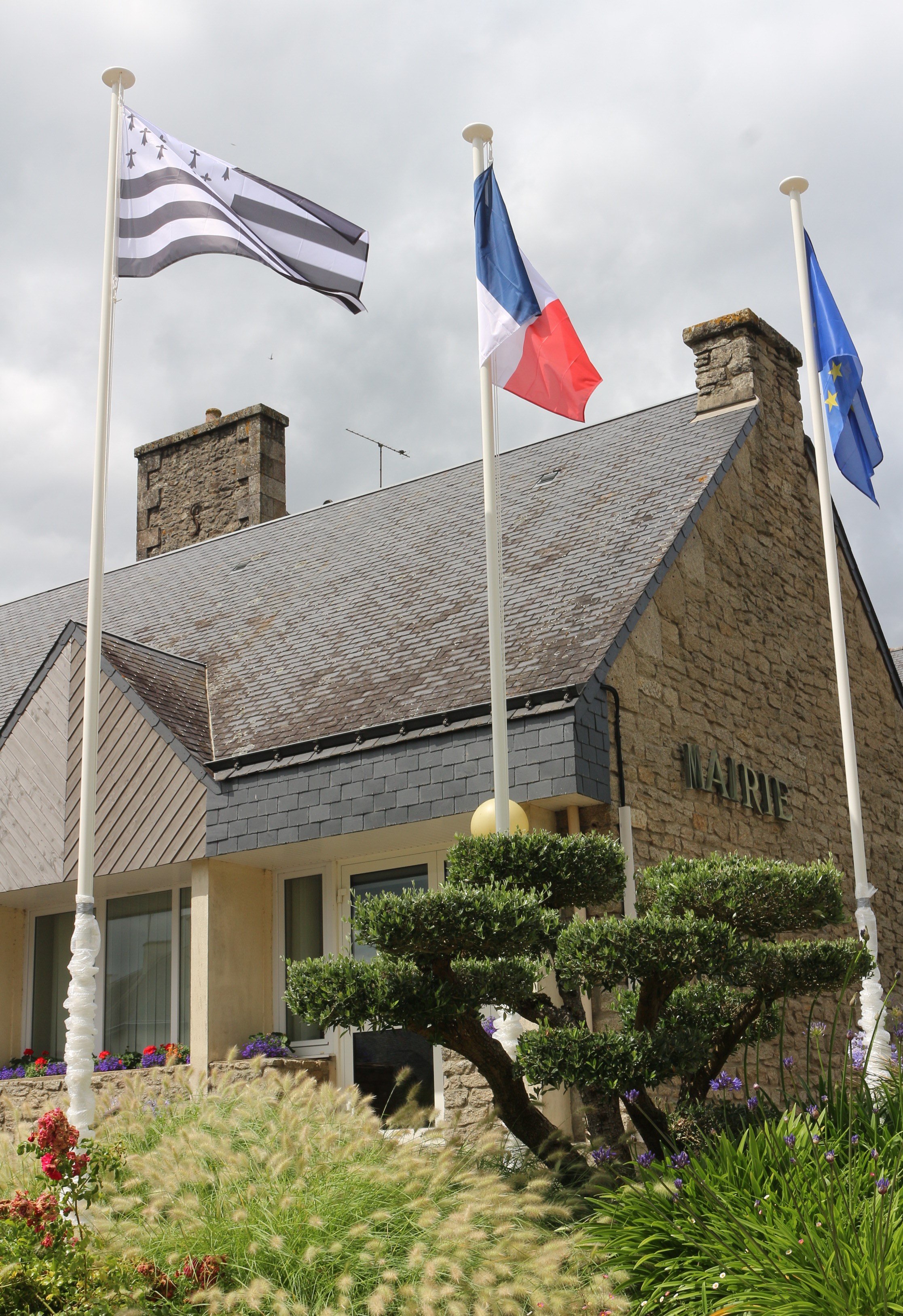 24.07.16 Les mats porte drapeau _3_.JPG