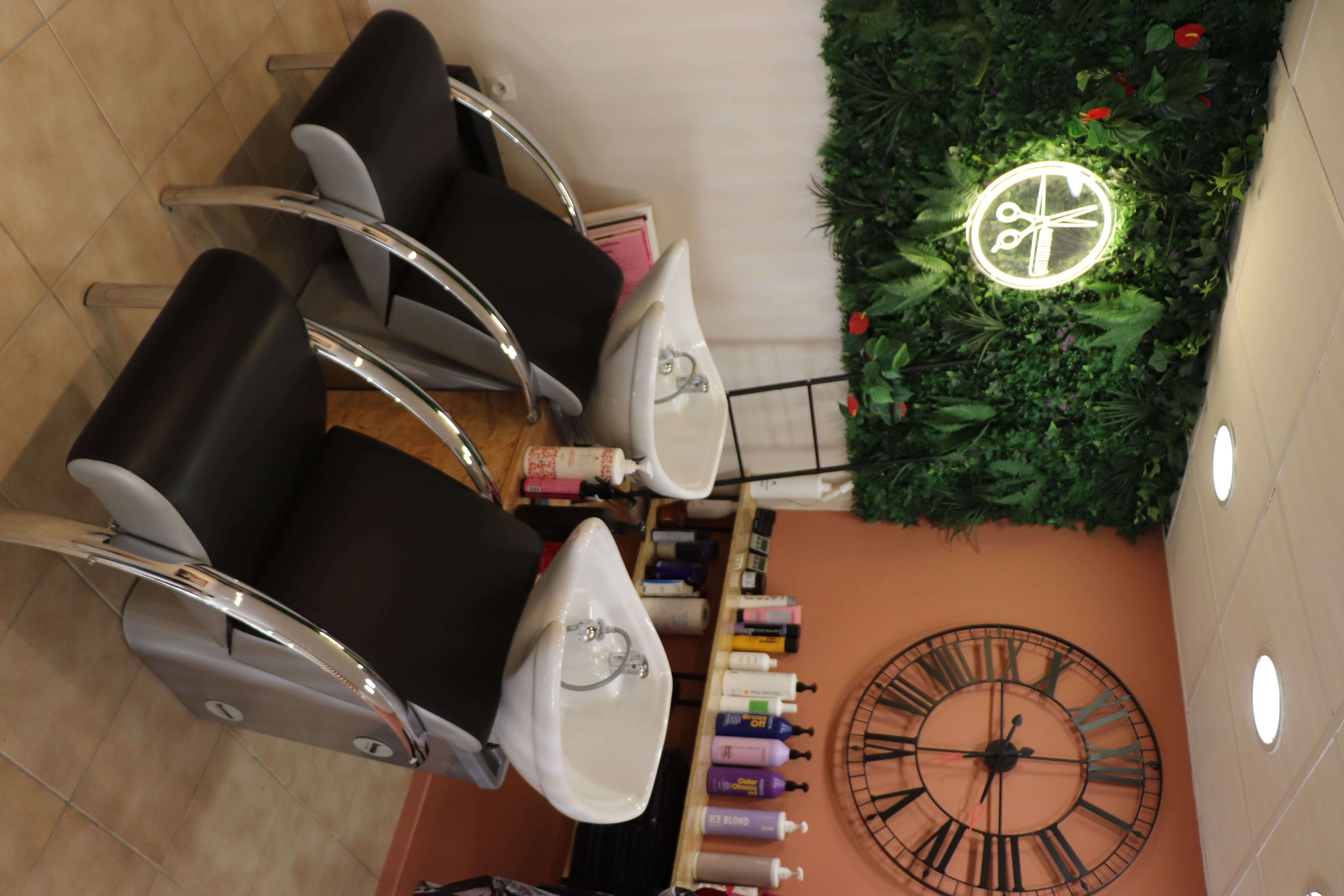 2026 03 26 SALON CHRIS SIGNATURE _2_.jpg