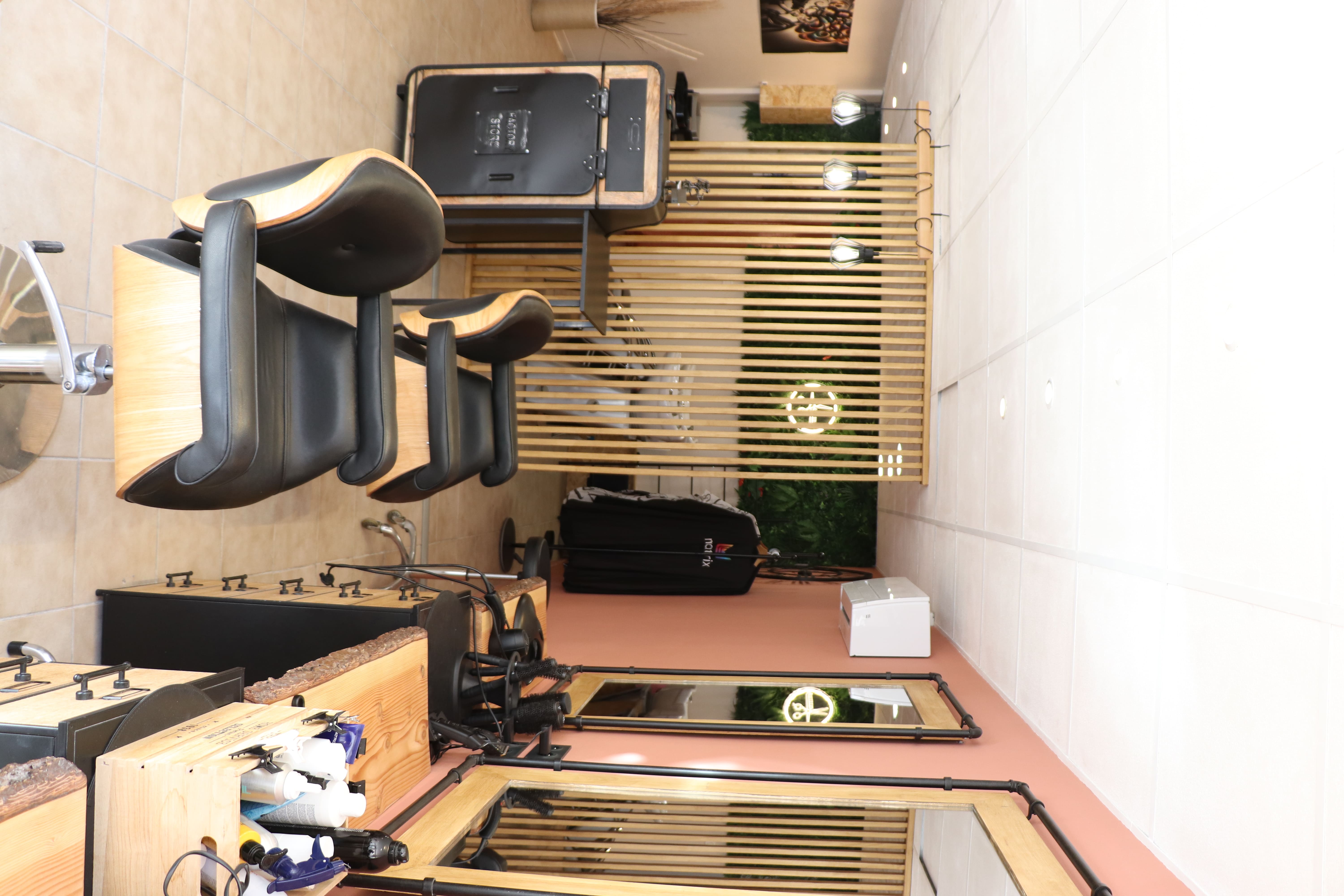 2026 03 26 SALON CHRIS SIGNATURE _1_.jpg