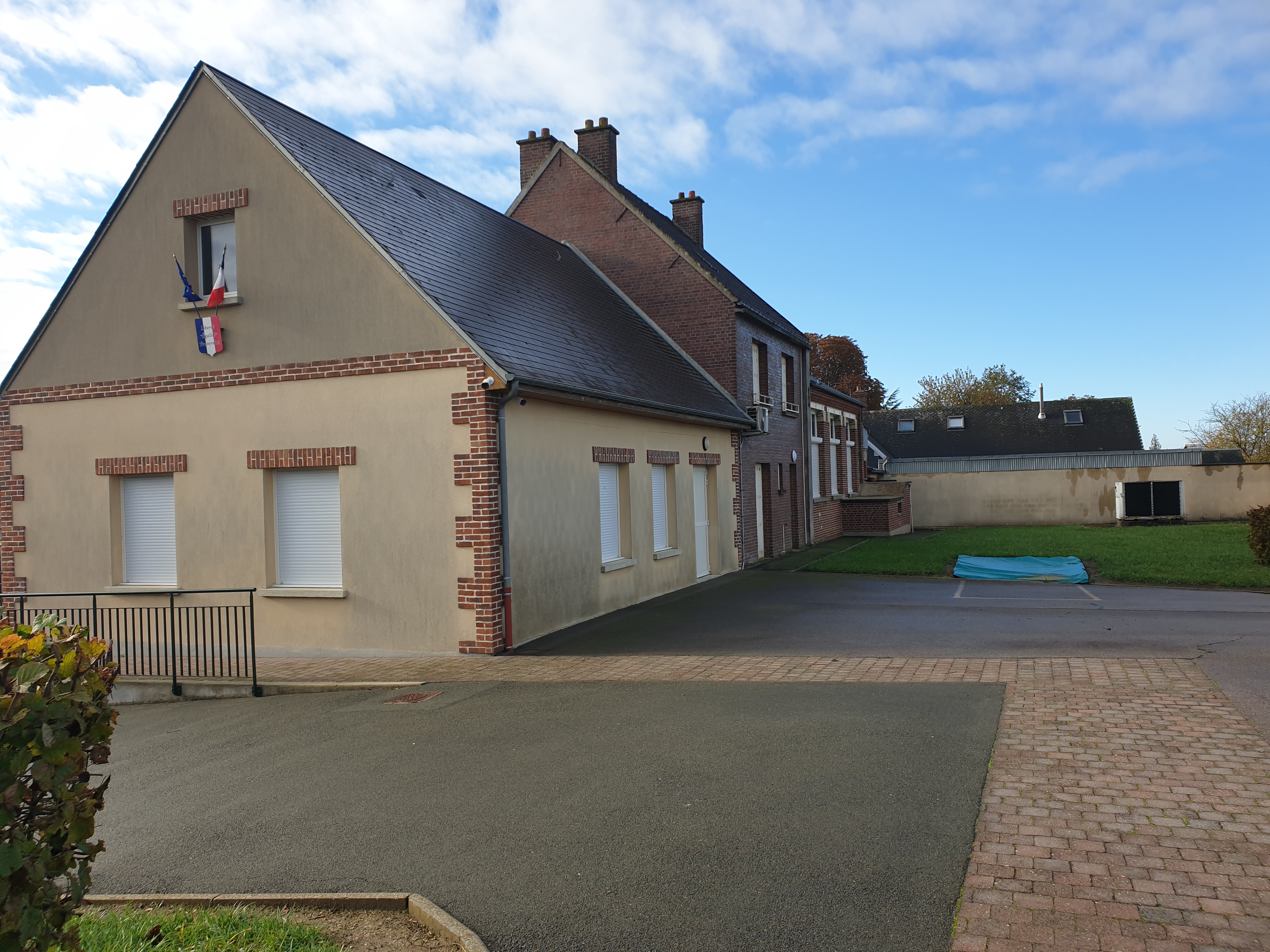 ECOLE 3.jpg