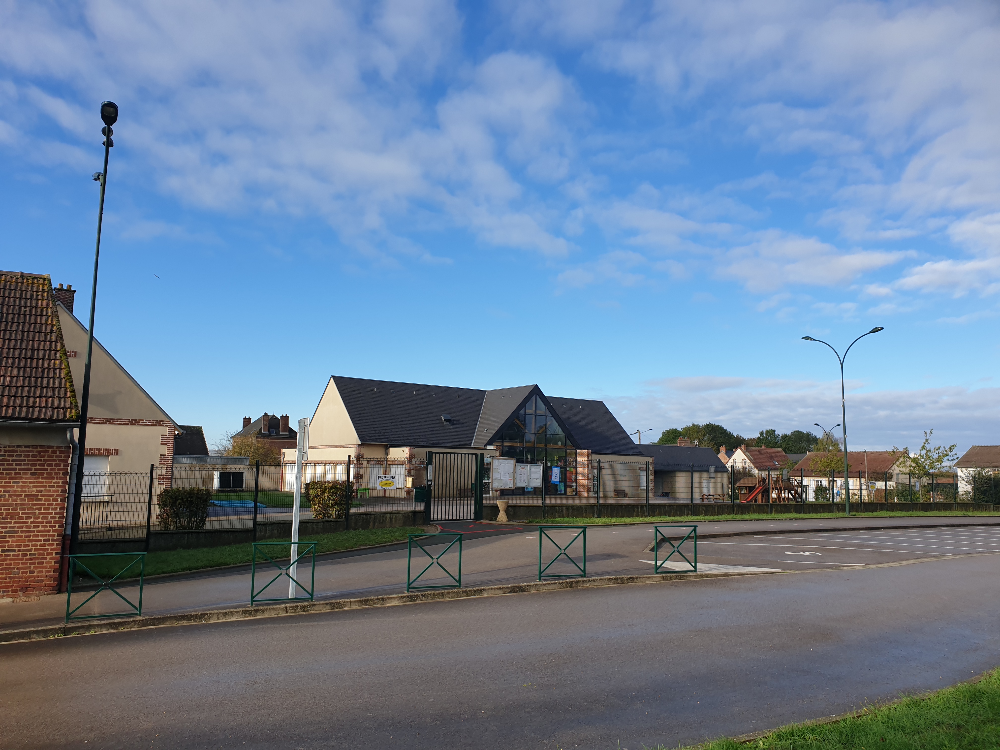 ECOLE 1.jpg