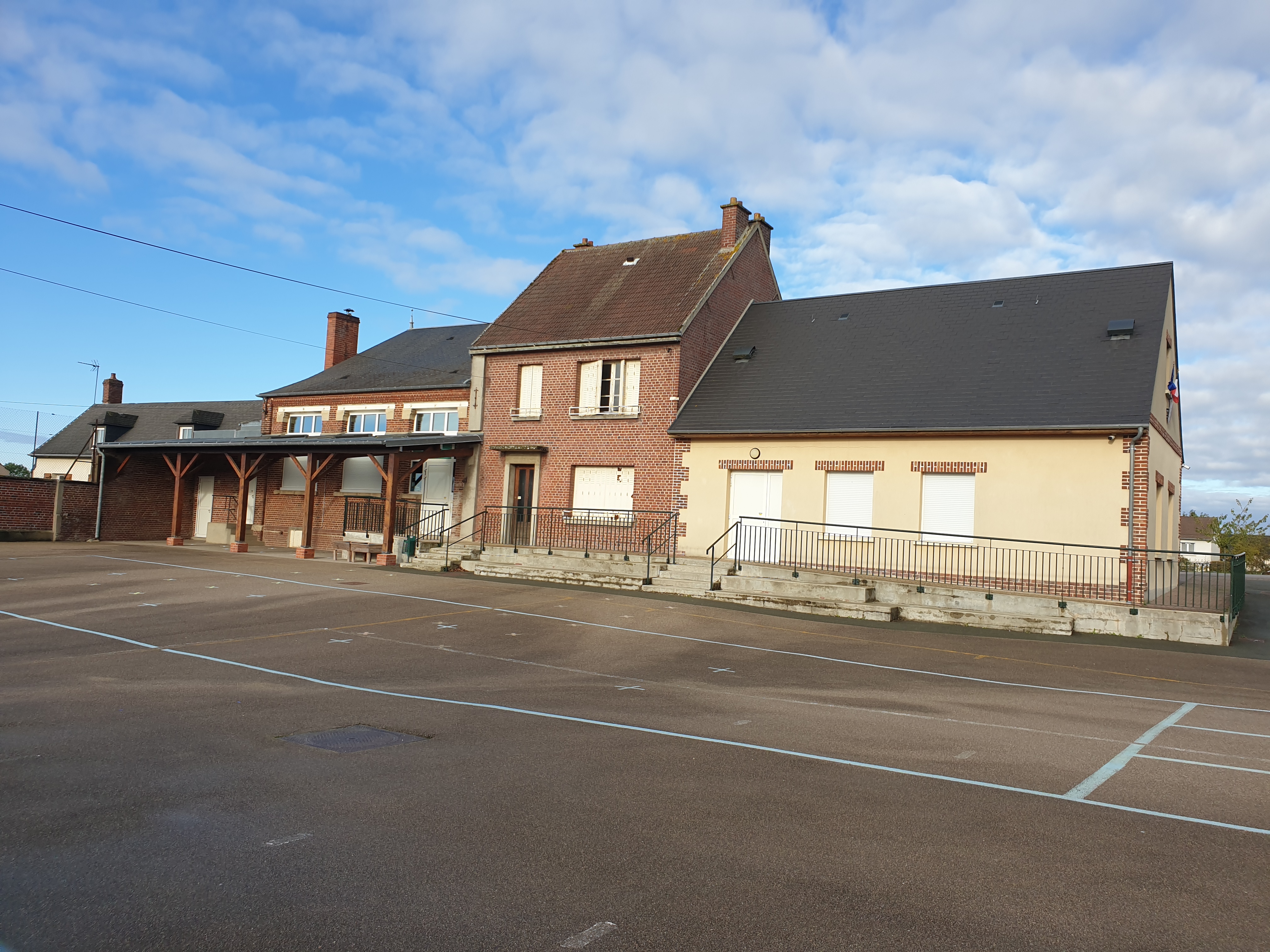 ECOLE 4.jpg