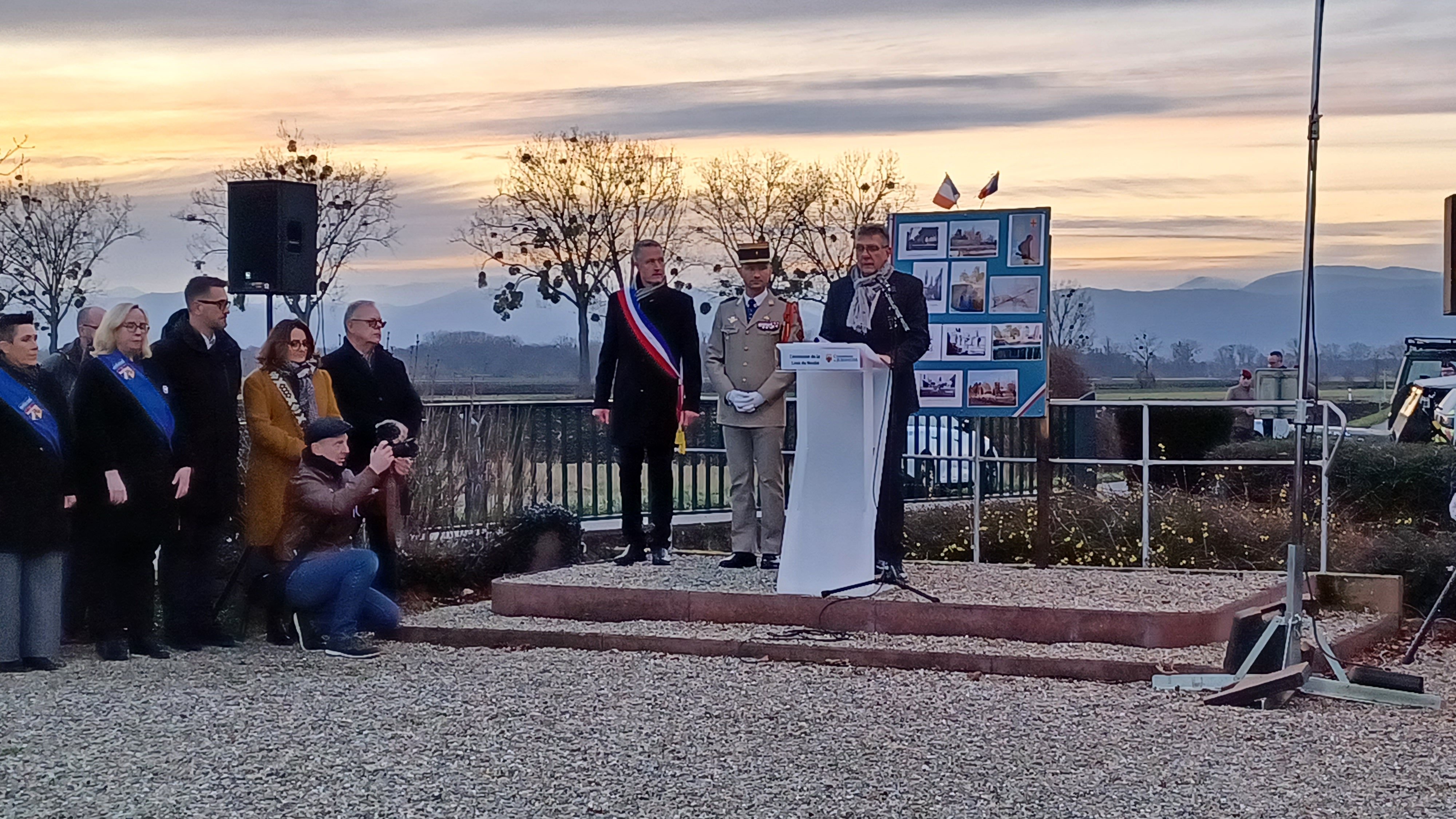 Cérémonie Croix du moulin _12_.jpg
