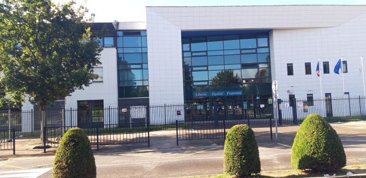 Collège Fernel redim.jpg