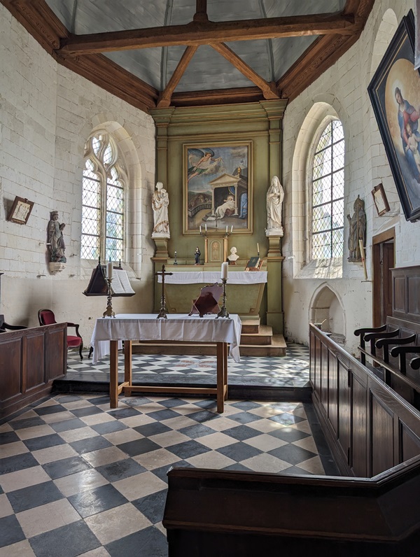 eglise interieur.jpg