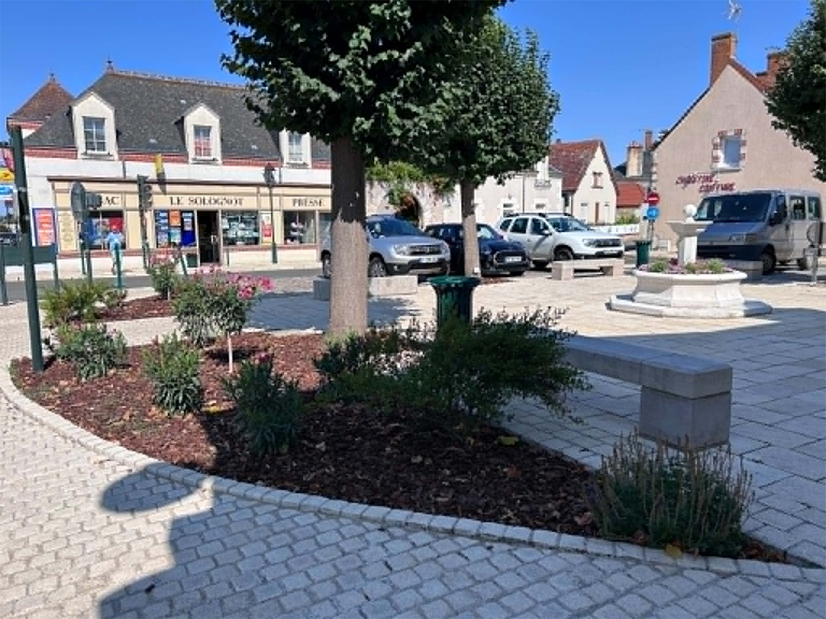 Photo bosquet devant église.jpg