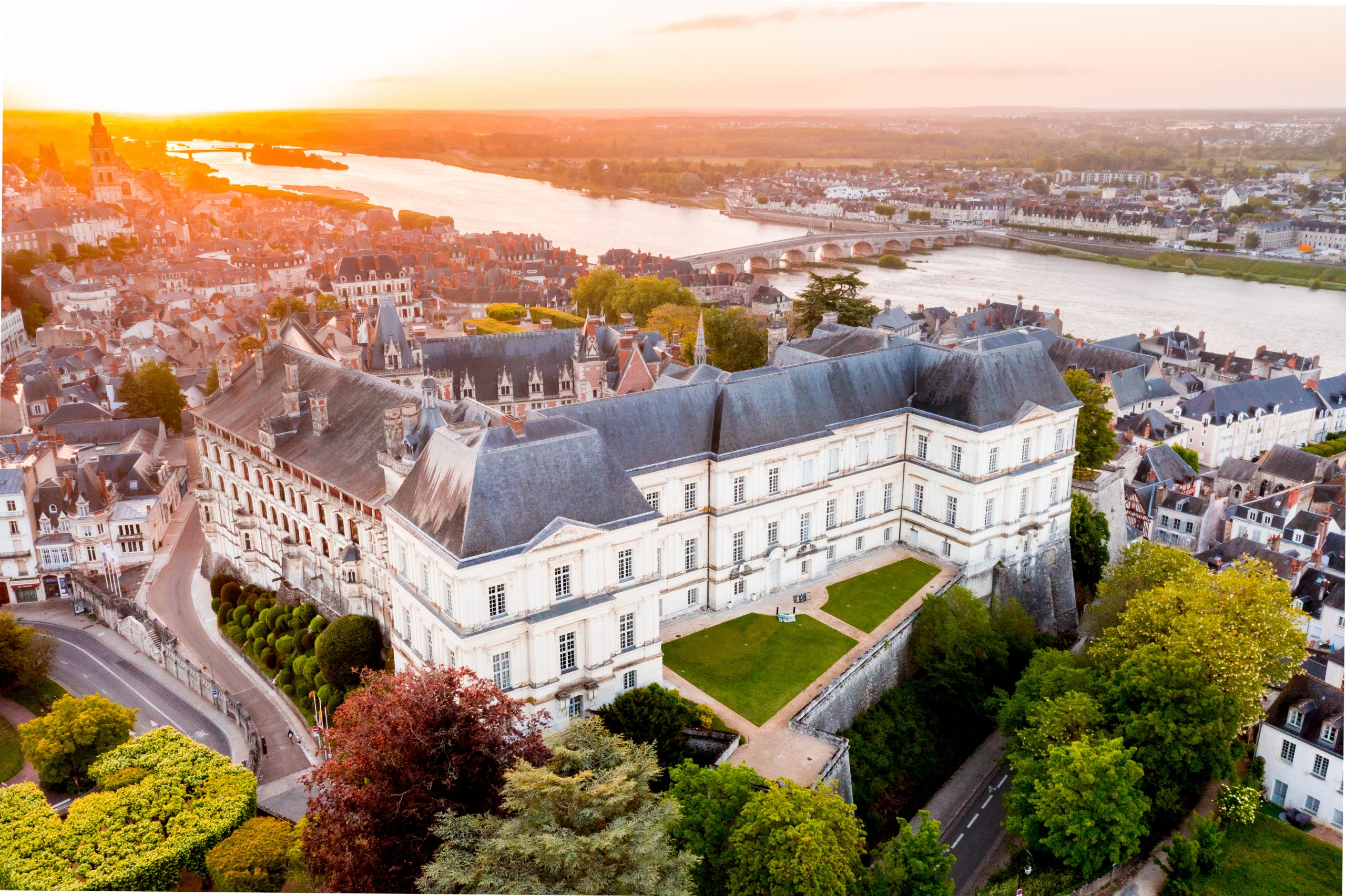 vue-aerienne-du-chateau-royal-de-blois-loic-lagarde-scaled.jpg