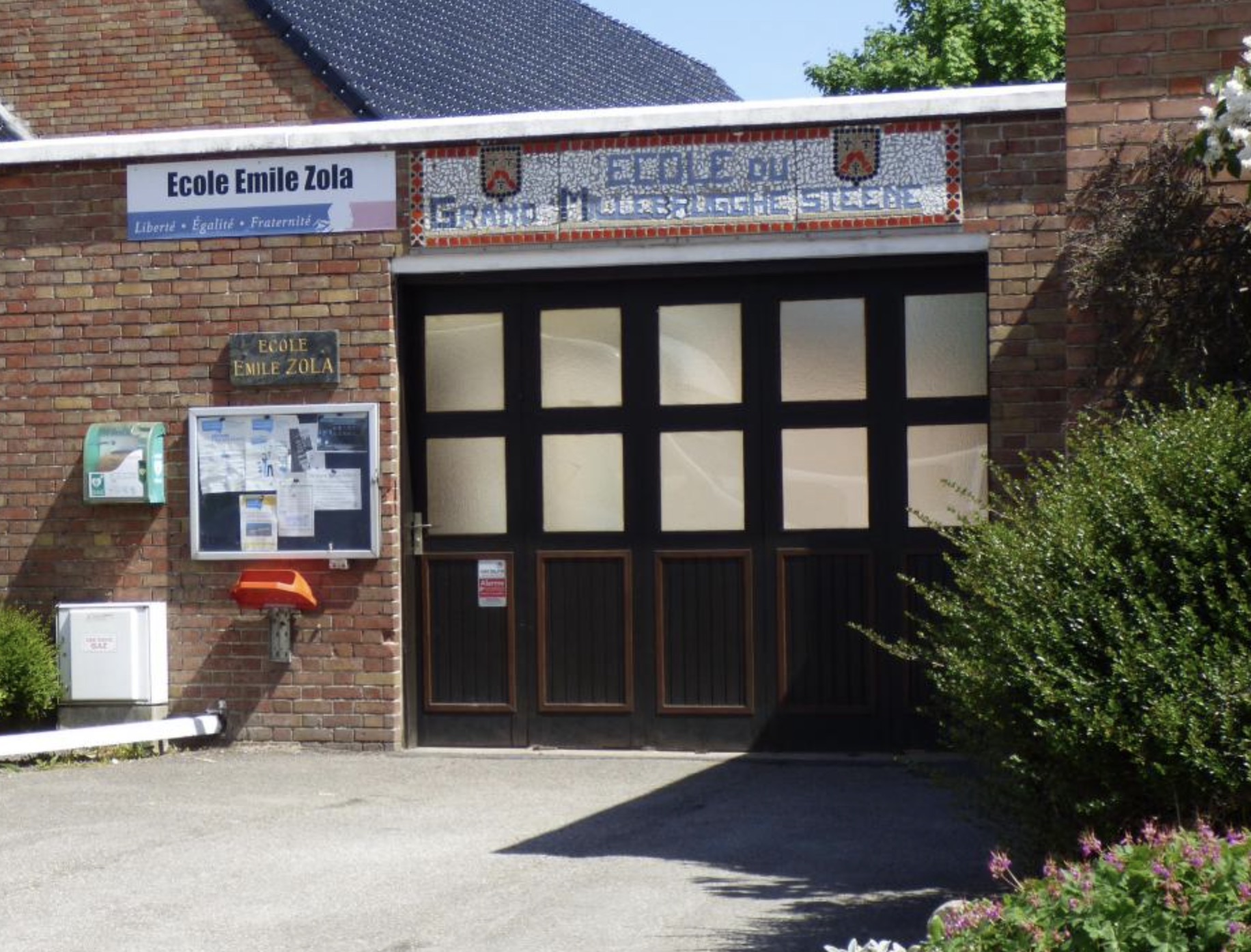 Ecole Zola.jpg