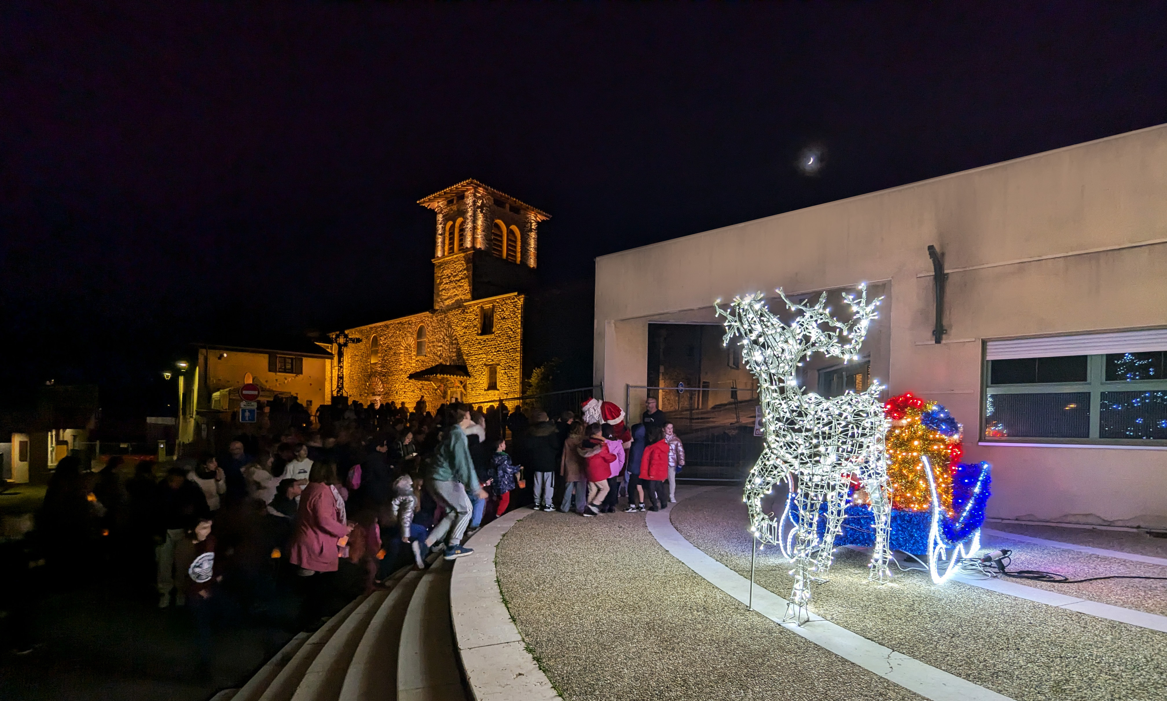 PERE NOEL TRAINEAU LUMINEUX.jpg