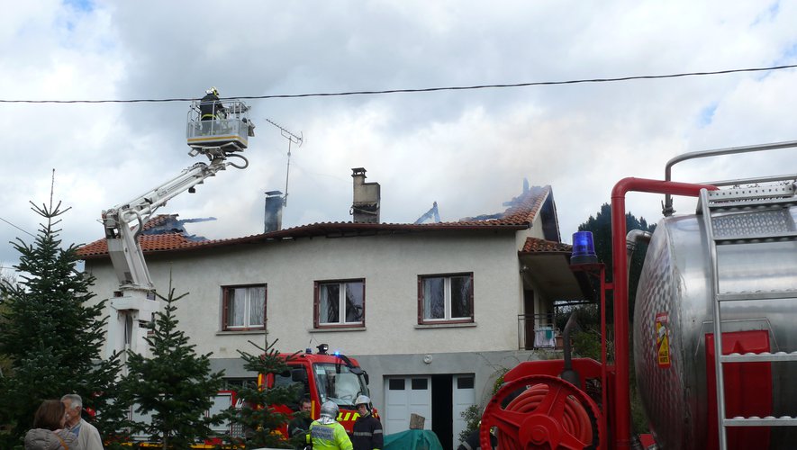 Monteils une nouvelle maison ravagée par le feu.jpg