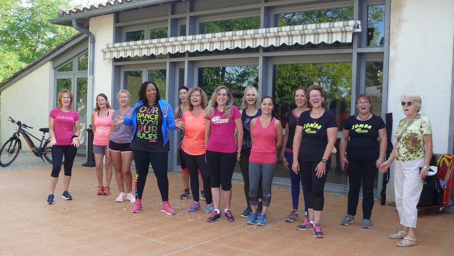 La zumba rythme la place du Pigeonnier à Monteils.jpg