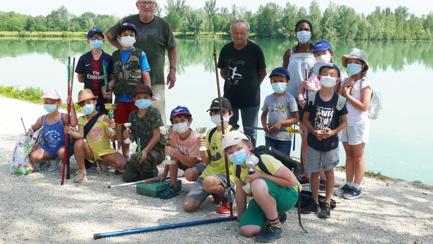 le concours de pêche séduit les jeunes enfants.jpg