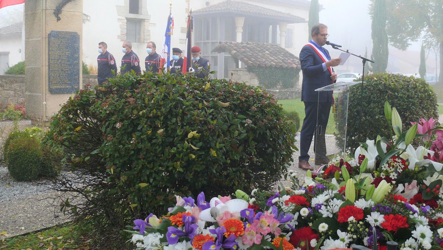 Une cérémonie sobre et digne.jpg