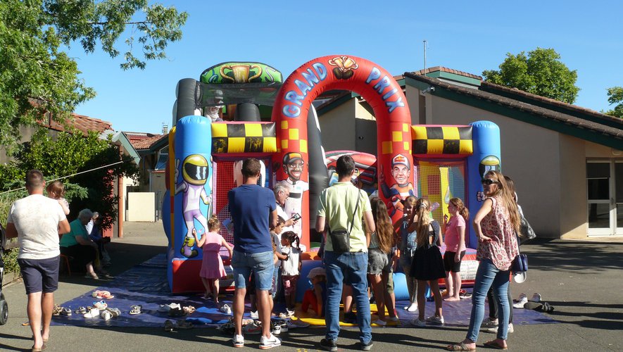 Les écoliers plébiscitent la kermesse et ses jeux.jpg