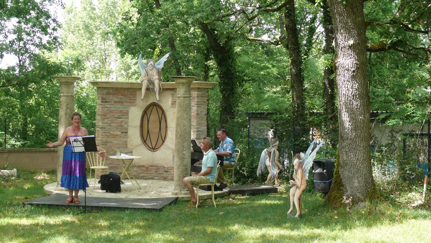 Samedi, l’amour monte sur la scène du kiosque à musique.jpg