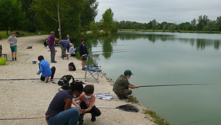 Le centre de loisirs offre une initiation à la pêche.jpg