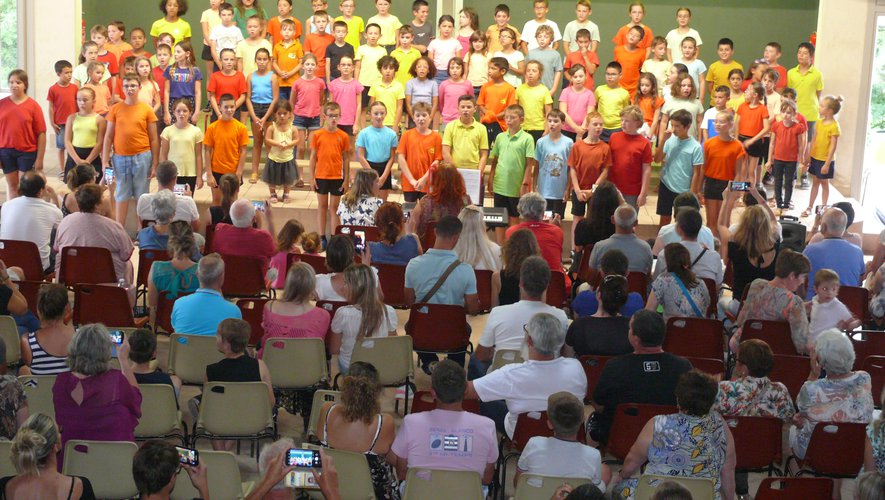 Spectacle vocal les jeunes choristes ont fait leur show.jpg