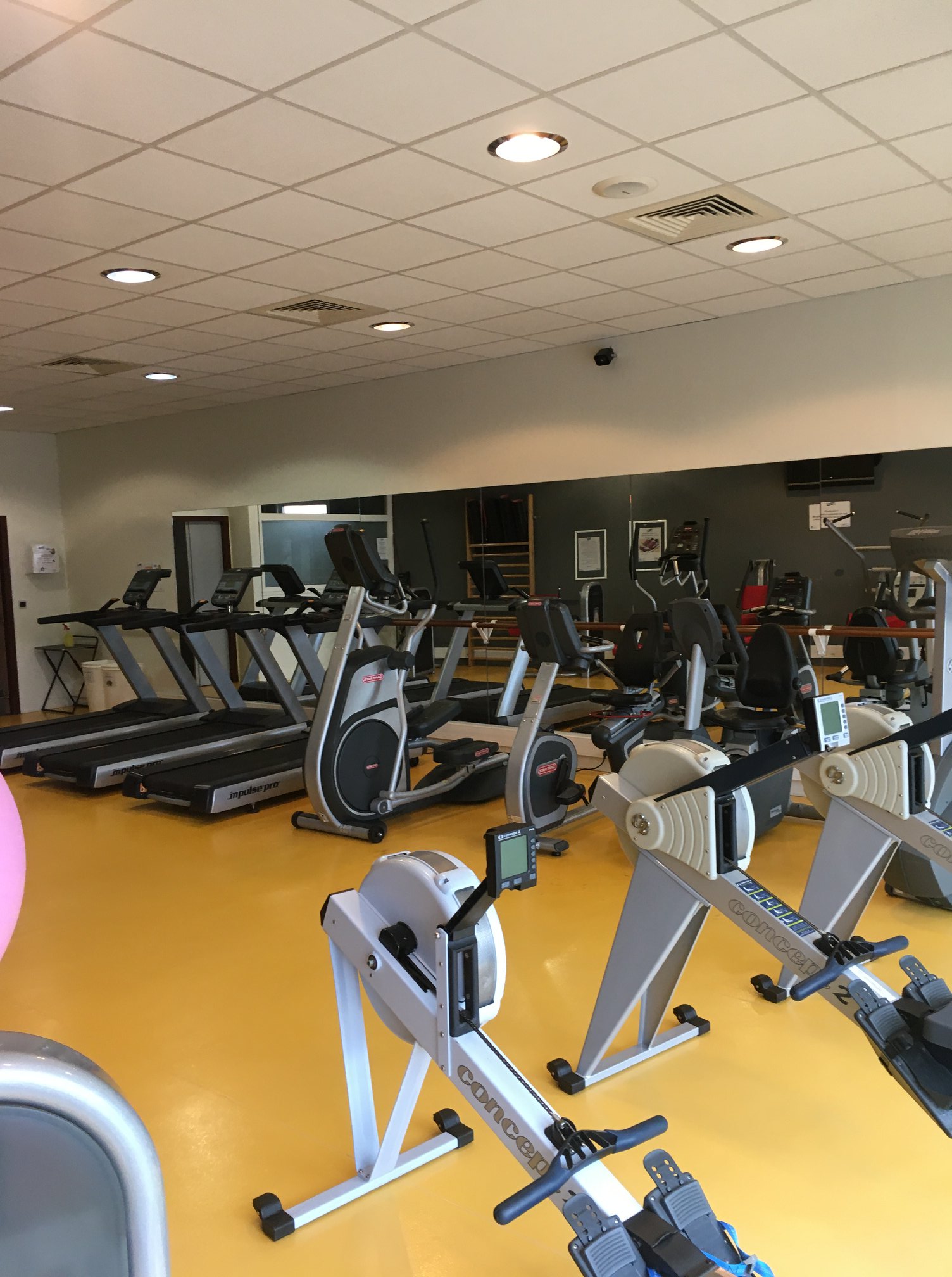 salle de fitness breteuil piscine.jpg