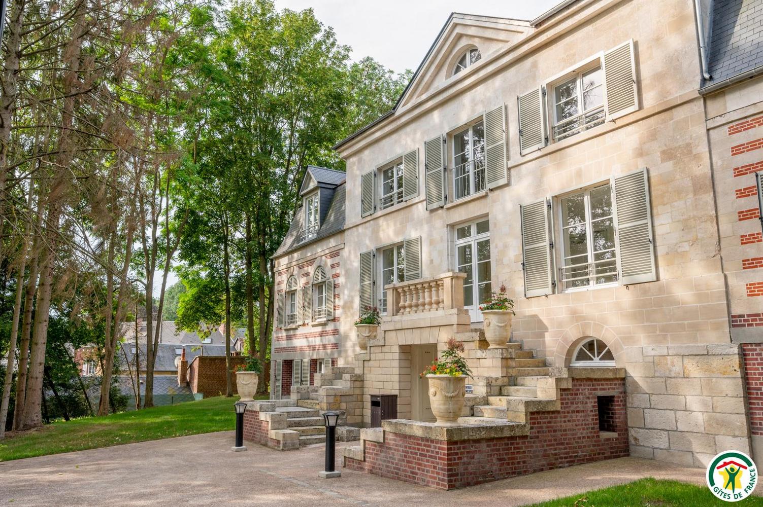 chateau_de_la_butte_breteuil_2.jpg