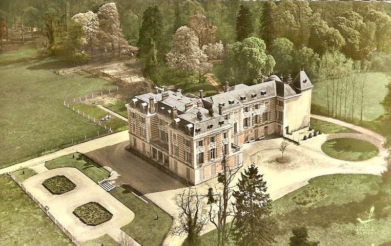 Chateau de Saint-Vrain.jpg